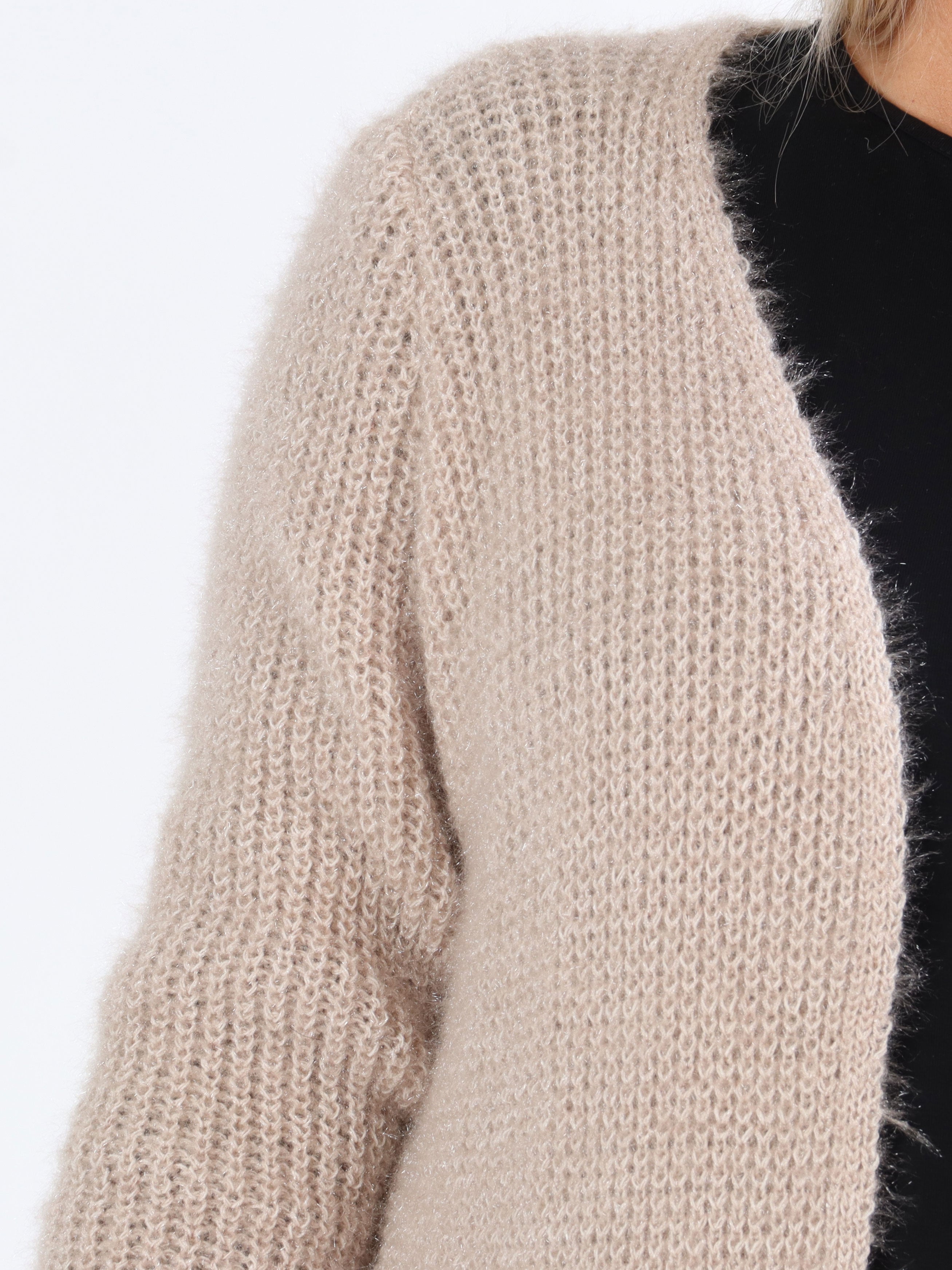 Levy - Svart plus size fluffig kofta med fickor - Black